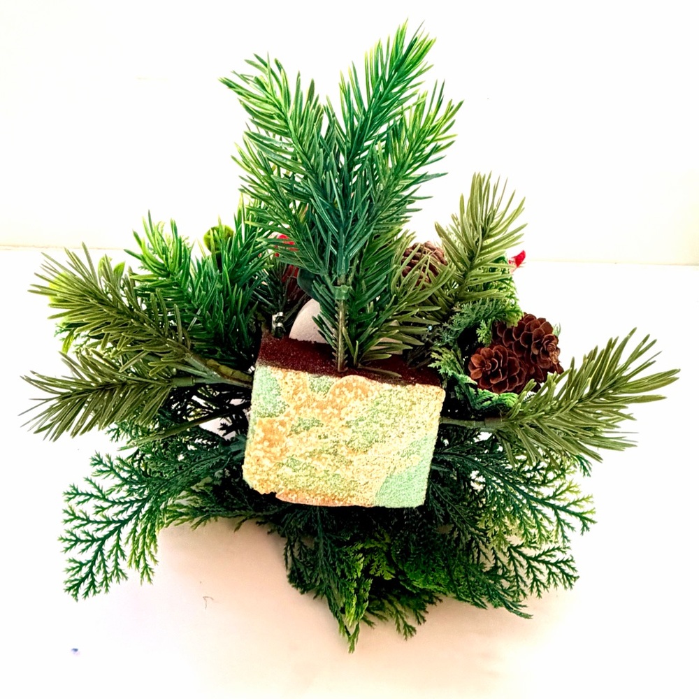 Vintage MCM Christmas Floral Arrangement  Felt Doll Carolers Plastic Greenery - Picture 7 of 7